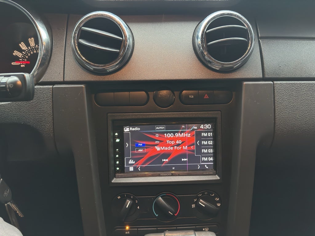 2005 Ford Mustang GT Deluxe