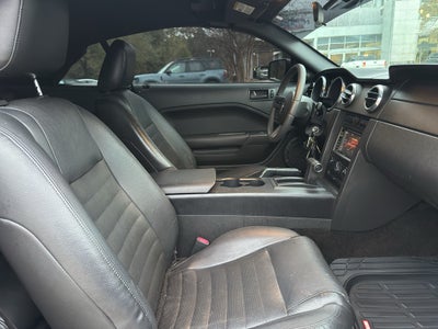 2005 Ford Mustang GT Deluxe