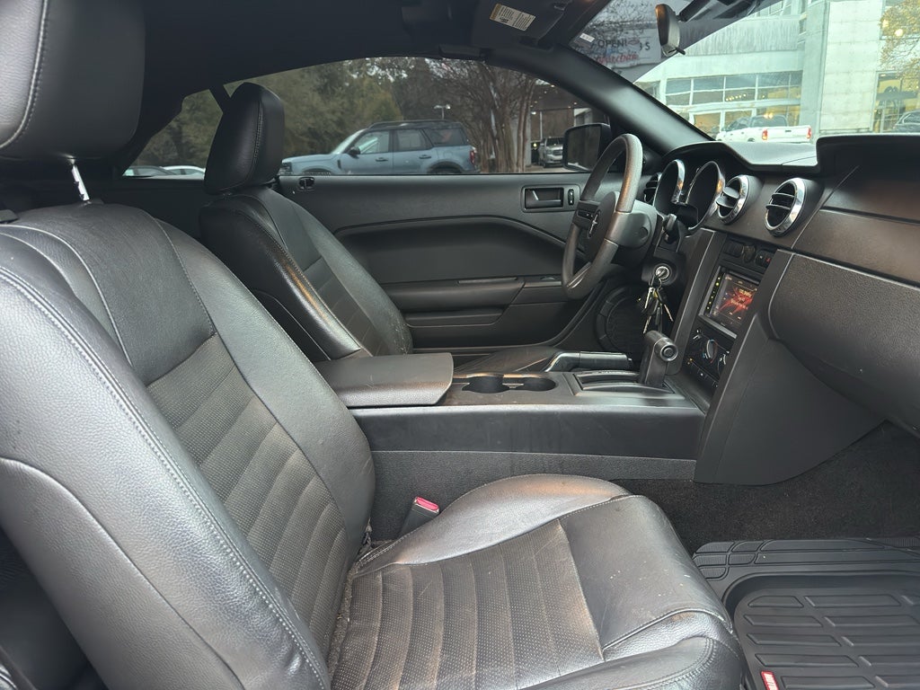 2005 Ford Mustang GT Deluxe