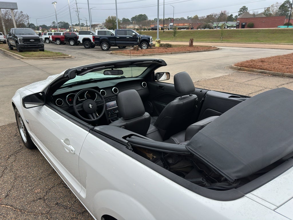 2005 Ford Mustang GT Deluxe