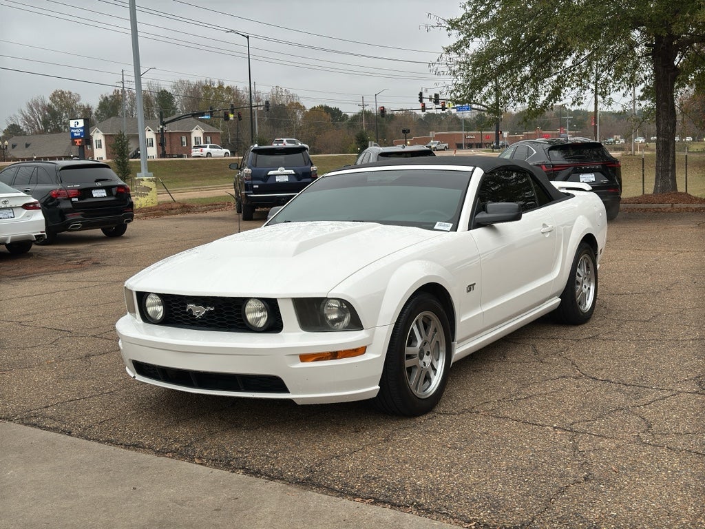 2005 Ford Mustang GT Deluxe