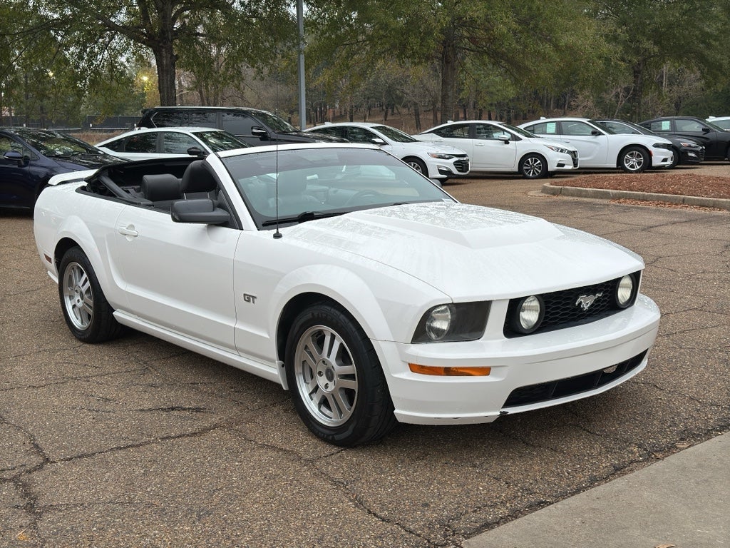2005 Ford Mustang GT Deluxe