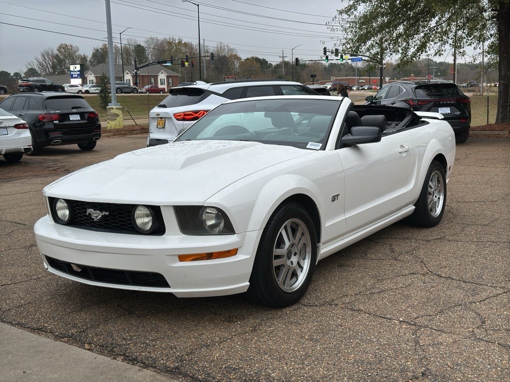 2005 Ford Mustang GT Deluxe