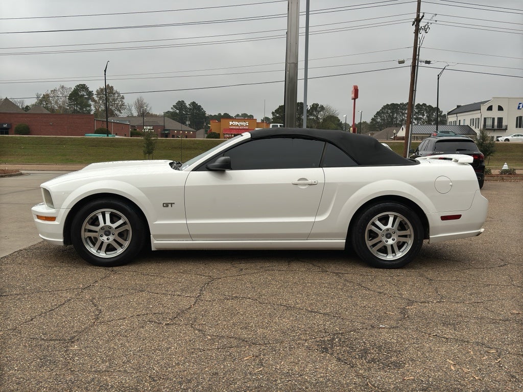 2005 Ford Mustang GT Deluxe