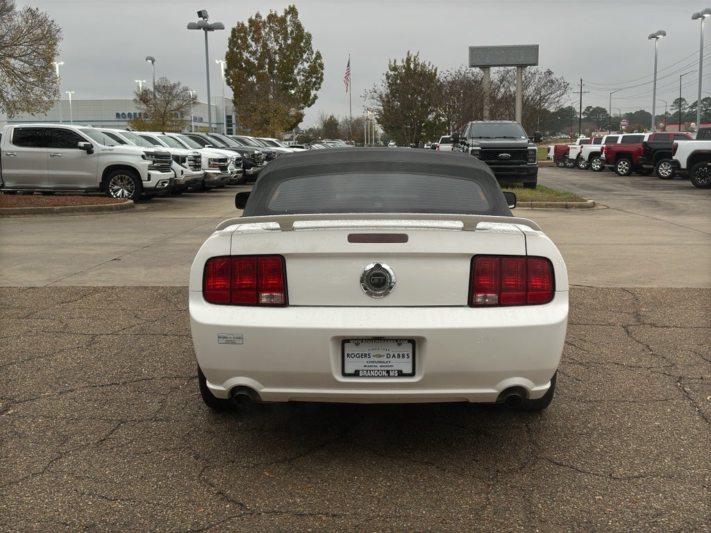 2005 Ford Mustang GT Deluxe