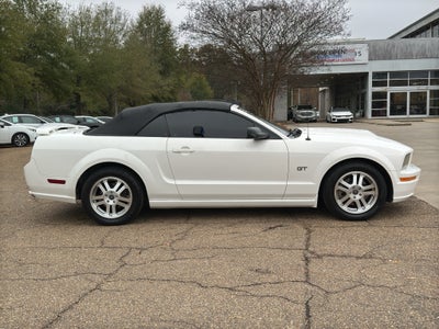 2005 Ford Mustang GT Deluxe