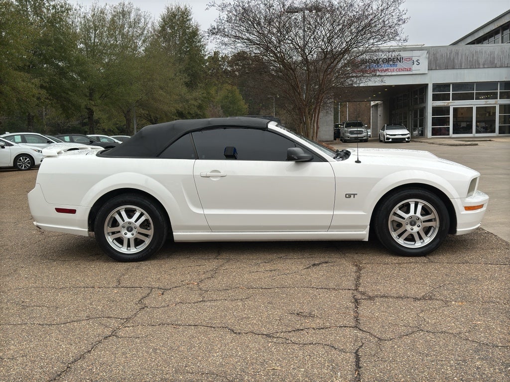 2005 Ford Mustang GT Deluxe