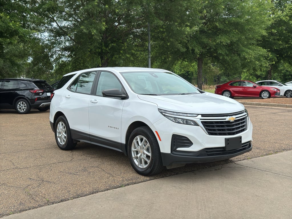 2024 Chevrolet Equinox LS's photo