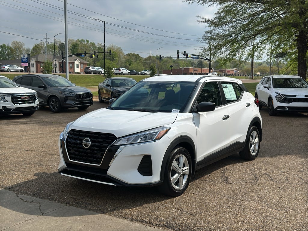 2023 Nissan Kicks S Xtronic CVT