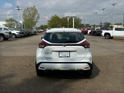 2023 Nissan Kicks S Xtronic CVT