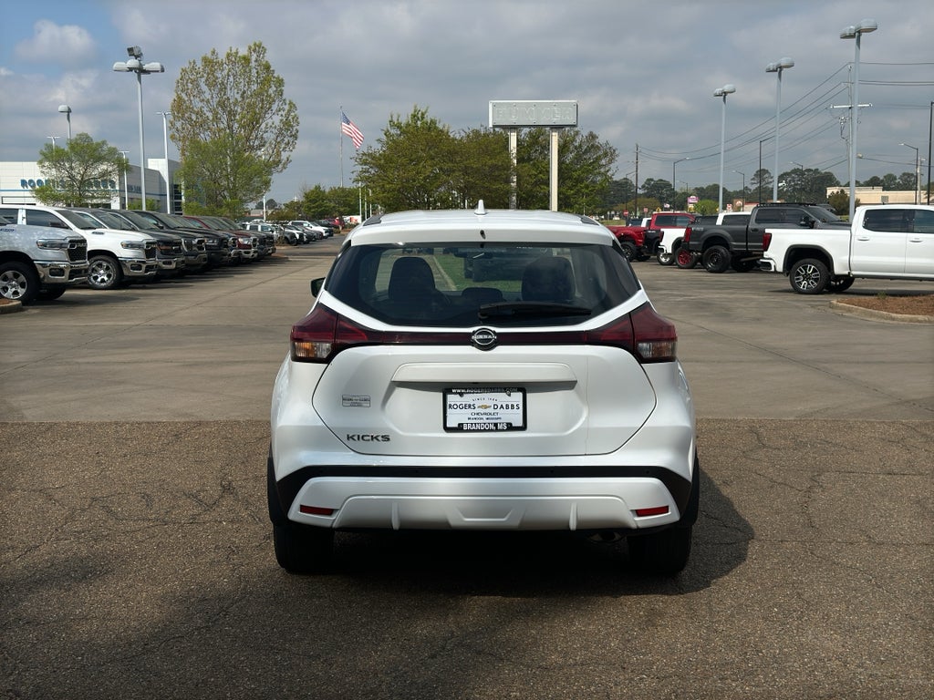 2023 Nissan Kicks S Xtronic CVT
