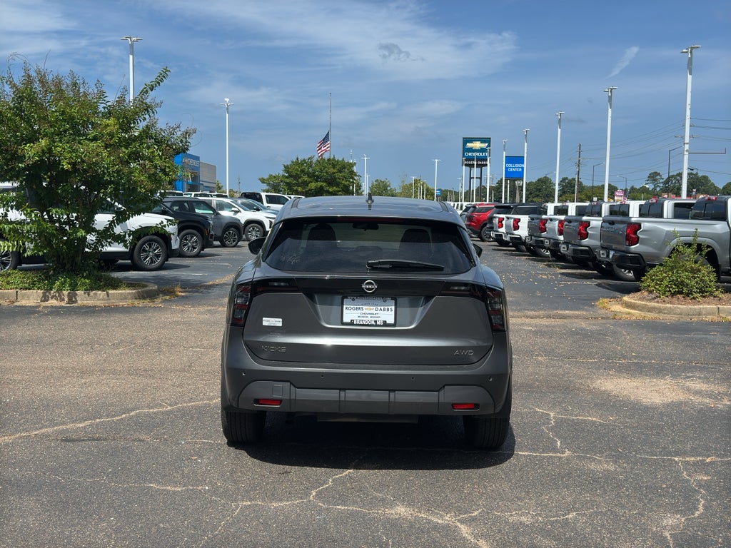 2025 Nissan Kicks SV