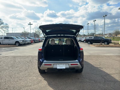 2024 Nissan Pathfinder SL FWD