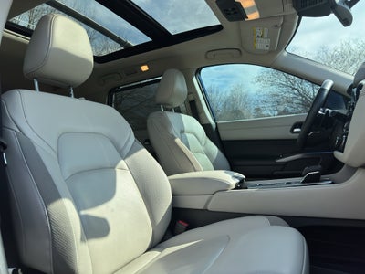 2024 Nissan Pathfinder SL FWD