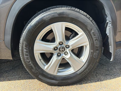2024 Toyota Highlander LE