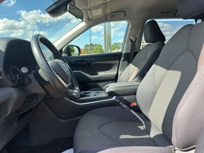 2024 Toyota Highlander LE