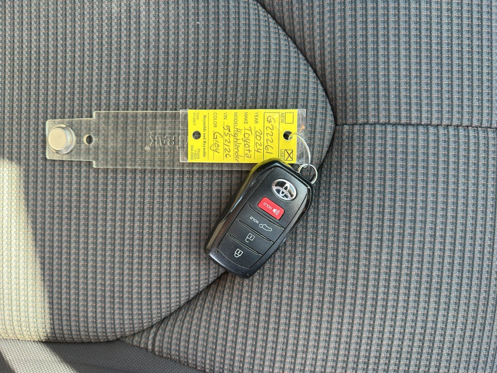 2024 Toyota Highlander LE