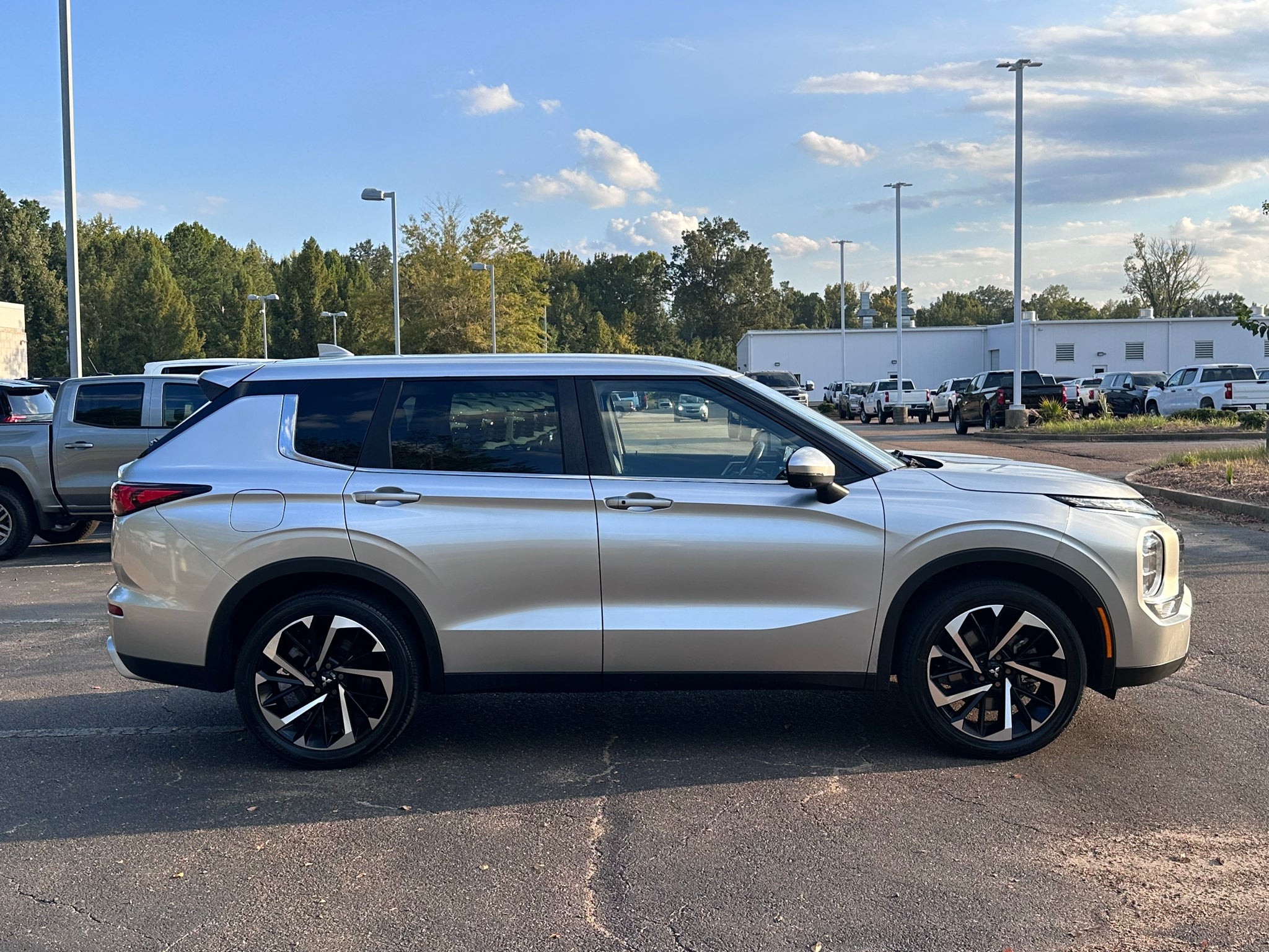 2022 Mitsubishi Outlander SE