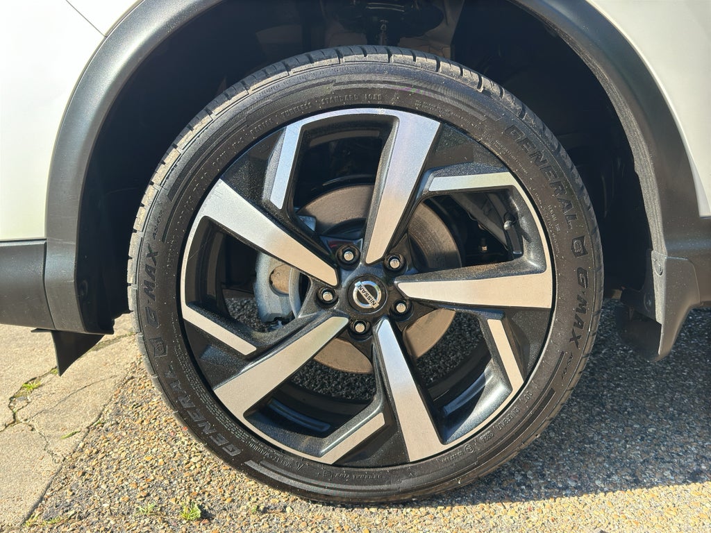 2022 Nissan Rogue Sport SL FWD Xtronic CVT