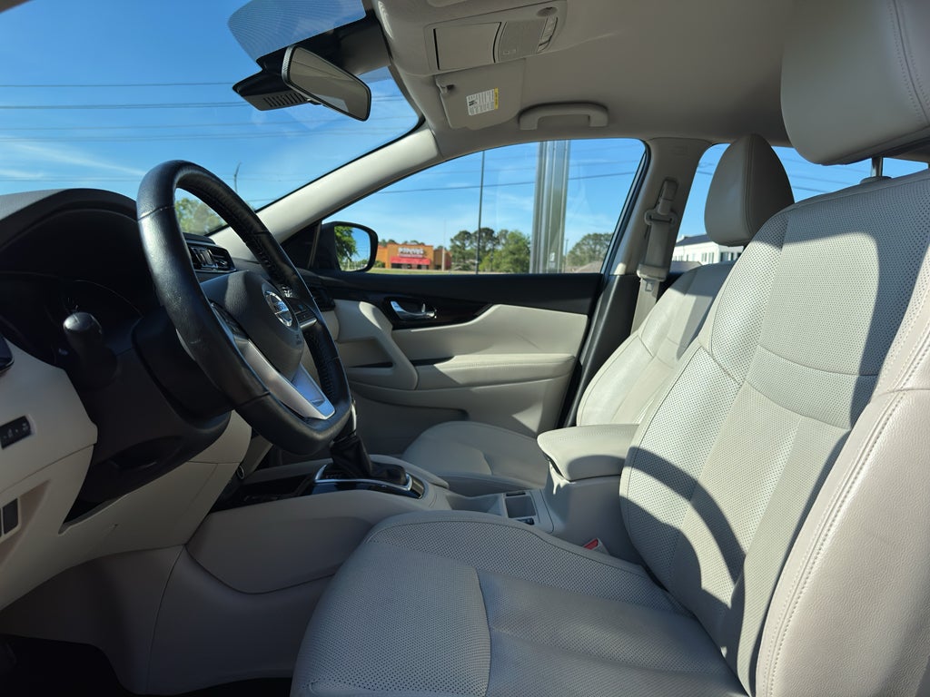 2022 Nissan Rogue Sport SL FWD Xtronic CVT