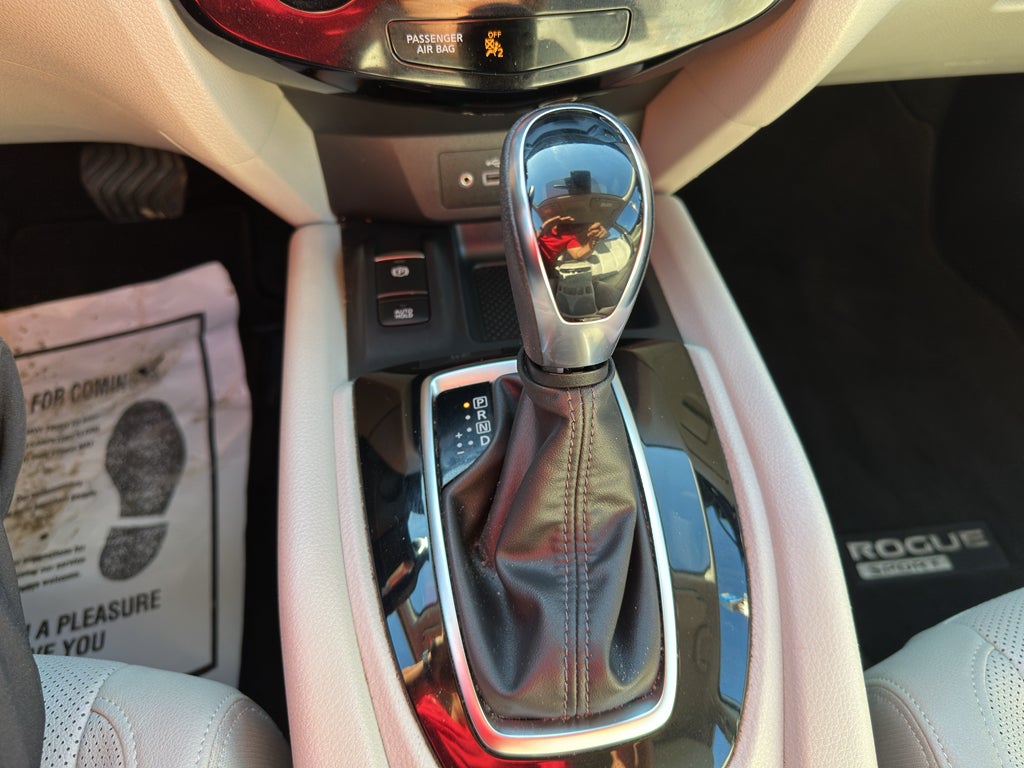 2022 Nissan Rogue Sport SL FWD Xtronic CVT